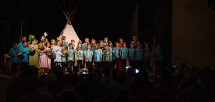 Finał indiańskiego lata w teatrze – FOTORELACJA