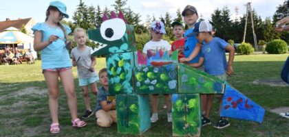 Cotygodniowe spotkania w Rodzinnej warsztatowni na plaży w Bysławiu